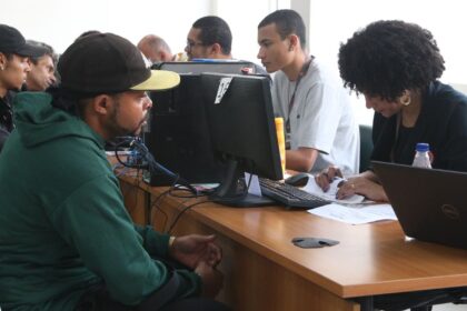 Lula sanciona lei que estrutura carreira e reajusta salários